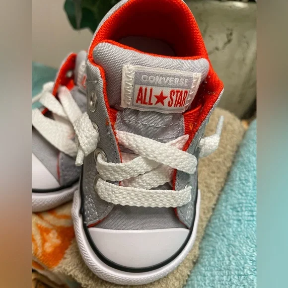 NEW Converse toddler Gray and Red Chucks All Star Shoes/New never Worn/Tot SZ 4 - Picture 7 of 11